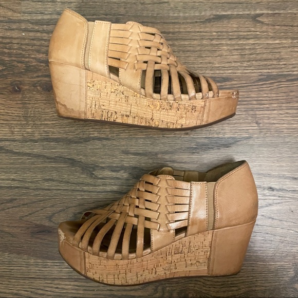 Chocolat Blu Shoes - Chocolat Blu “Web” tan wedges. Size 7.5.